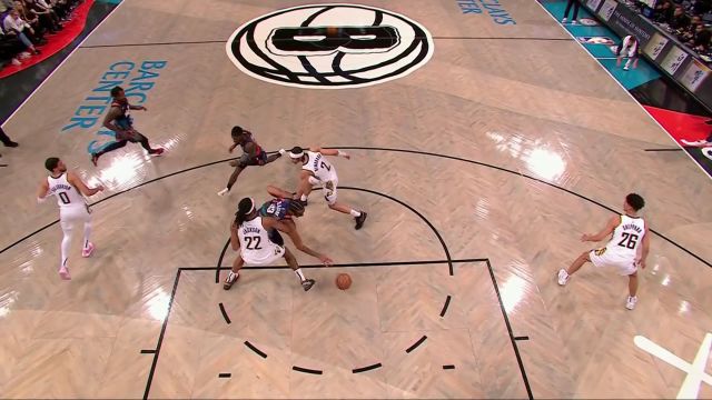 完全不讲道理！杰克逊严防死守一掌摁下对手