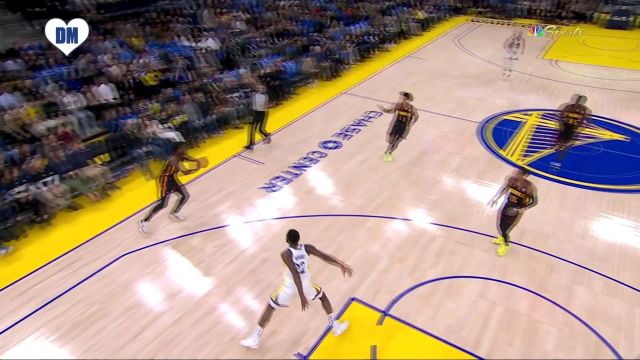 卡佩拉单防成功逼迫库里失误 杰伦-约翰逊反击上篮打成2+1