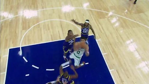 《NBA全场集锦》挽狂澜于既倒！塔图姆关键时刻挺身而出 里突外投强势拉开分差