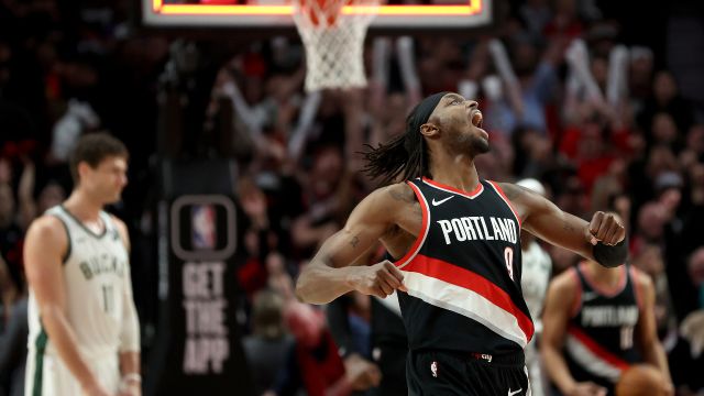 雄鹿116-119开拓者 利拉德战旧主25分开拓者六人上双拿下胜利