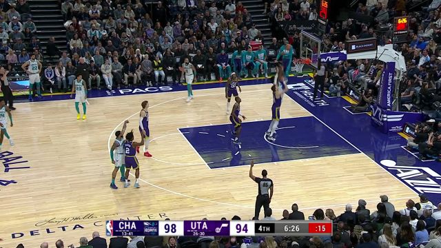 别以为篮板已经稳了 理查兹旱地拔葱摘板补扣