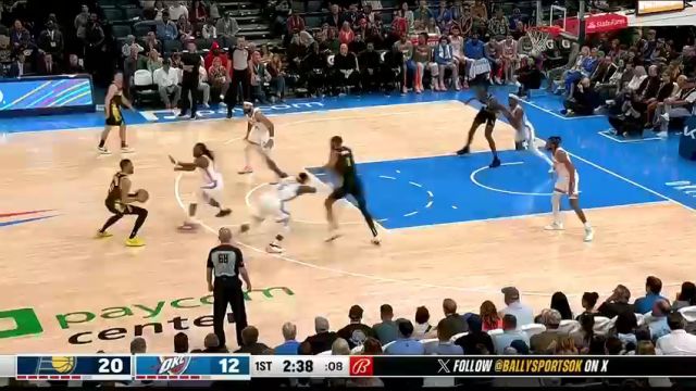 哈利伯顿秀出球场华尔兹高抛强解 托平高高跃起完成单臂补扣