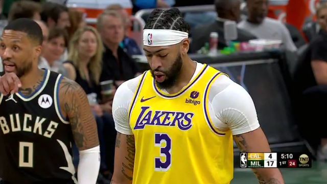 NBA常规赛：湖人vs雄鹿第1节中文解说回放