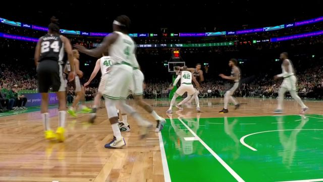 状元无惧探花！文班亚马开局展现全能身手 暴扣三分样样在行