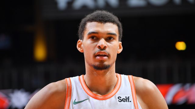 文班亚马vs骑士集锦 砍下19+14效率不高难以取胜