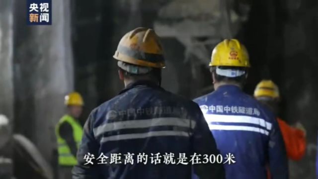 央视新闻聚焦云南大理瑞丽铁路高黎贡山隧道 施工工人不畏艰辛奋勇当先坚守现场贯通铁路