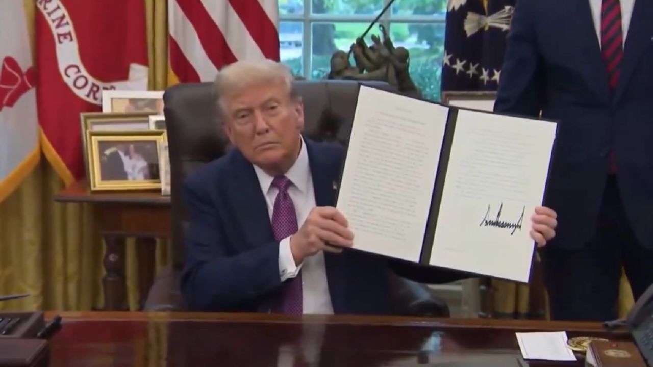 特朗普签署行政令允许美“国防部”使用“战争部”称号_高清1080P在线观看平台_腾讯视频