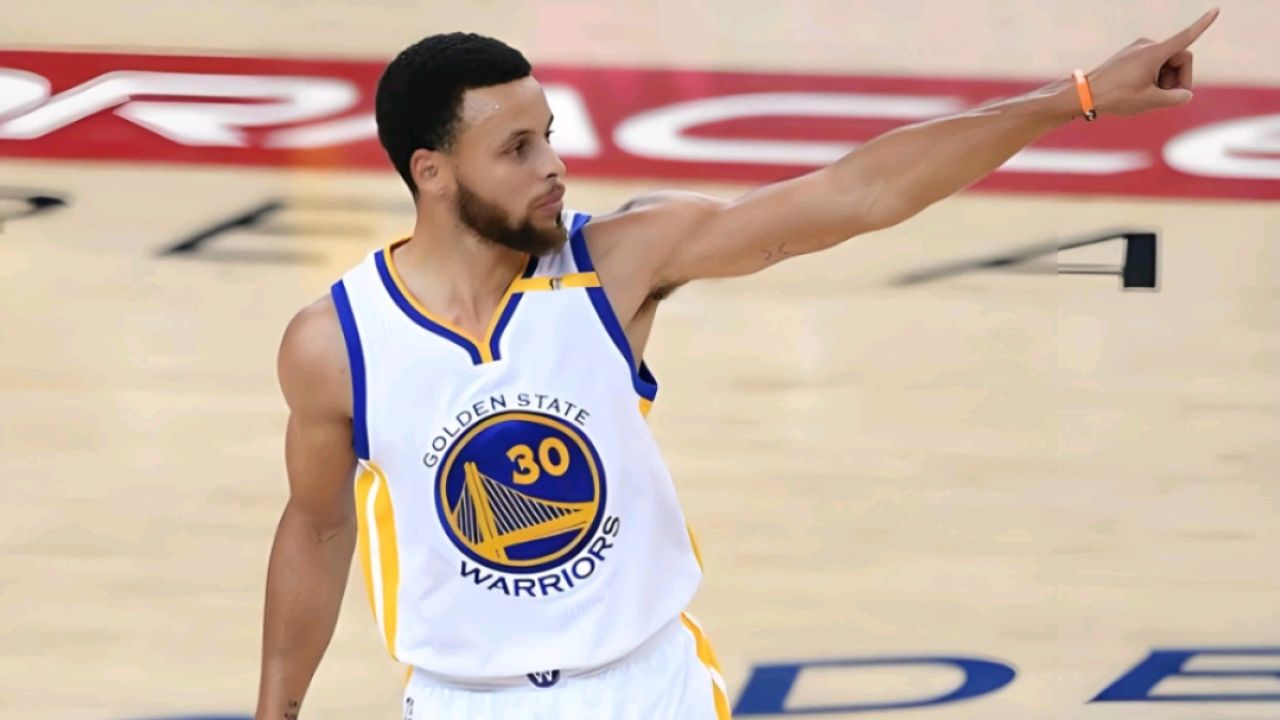 体坛名场面|2018年总决赛g2 库里轰9记三分创出新纪录