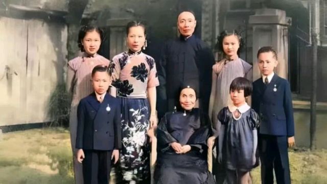 1941年,曾国藩的小女儿与家人的合影照,四世同堂,91岁驾鹤西去