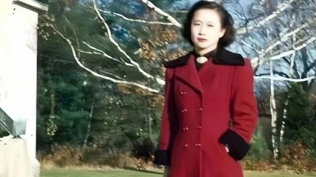 1949年,20岁杜致礼在美国留影照,那时还未结婚,不愧是将门之女