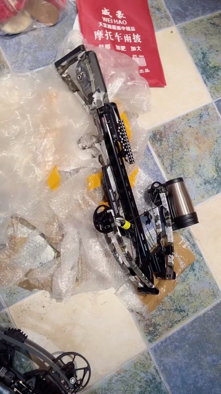 国外十字弩合法拍摄ravin系列复合弩绞盘弩黑风t2折叠弩性能测试娱乐