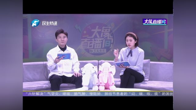 小区楼道里,电动车被划烂