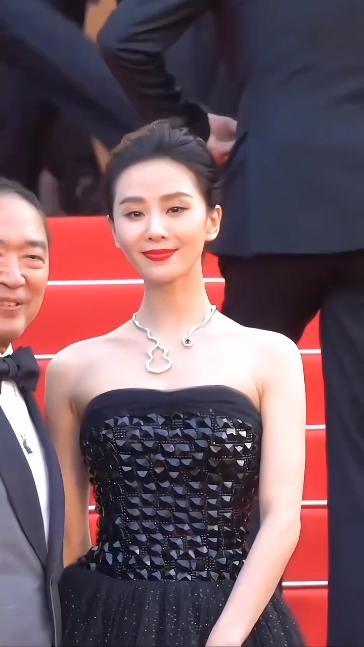 刘诗诗(原名刘诗施),1987年3月10日出生于北京市,中国内地影视女演员