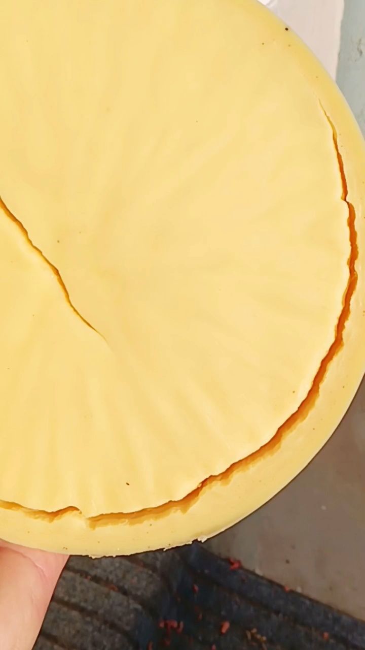 蜂蜡怎样提纯的蜂蜡可以吃吗蜂蜡怎么融化纯天然蜂蜡的作用和功效