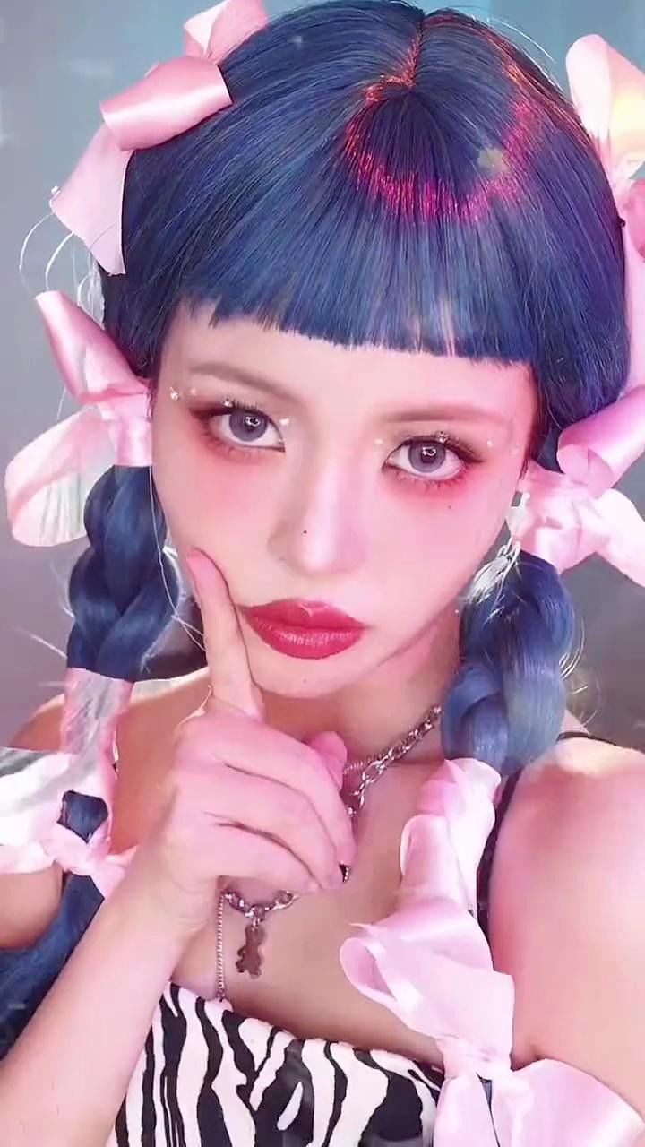 南韩剪刀手金泫雅剪的刘海很不错,下次不许再剪了