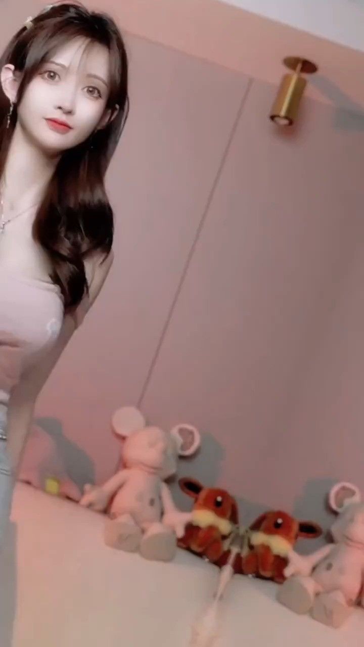 有什么好拽的 遇到我还不是乖乖叫阿姨#王羽杉 #开心的时候浅摇一下