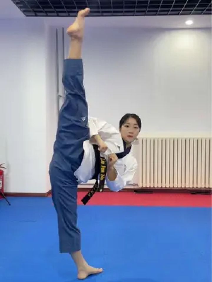 一套跆拳道服满足所有期待#一字马 #体育生 #运动女孩 #省钱风运动