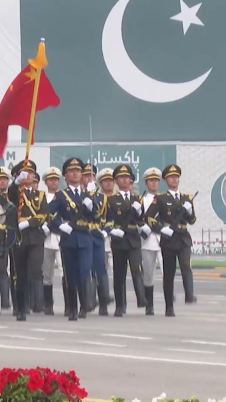 现场!中国仪仗兵亮相巴基斯坦阅兵场用当地语言高喊“中巴友谊万岁”_高清1080P在线观看平台_腾讯视频