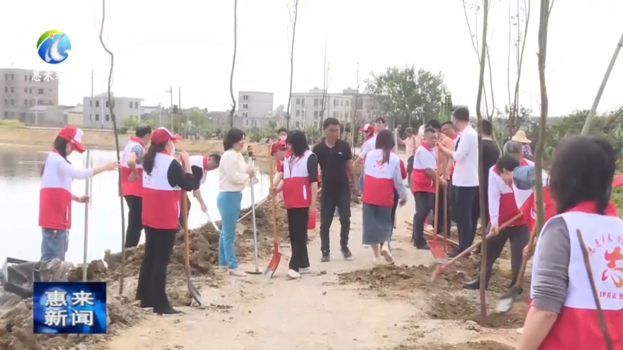 县委书记魏洁林带队到周田镇开展义务植树活动