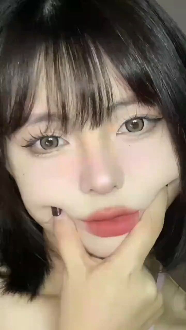 圆脸妆容笨蛋美女