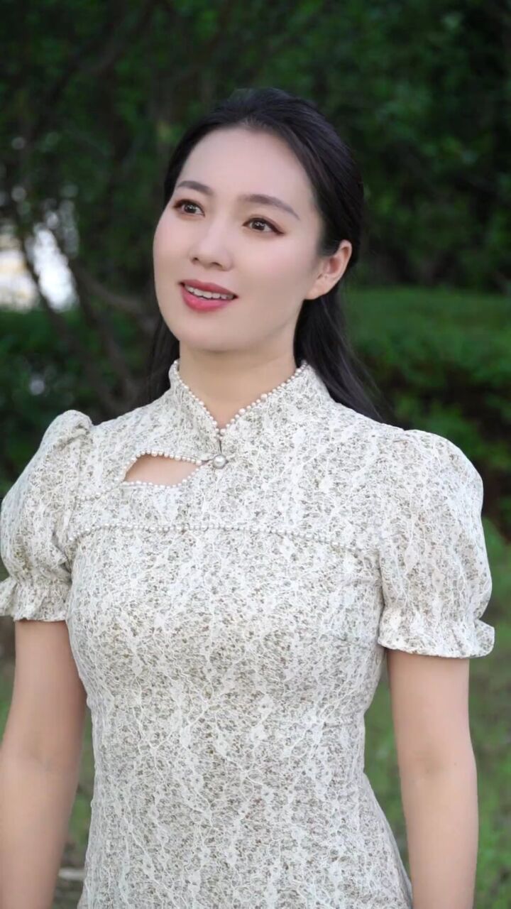 烟雨唱扬州 #江小城 烟雨蒙蒙唱扬州,百年巧合话惊奇