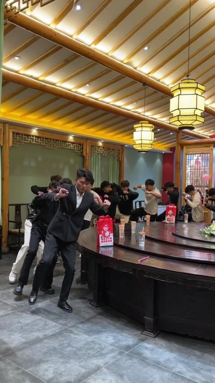 饭前来个云南摩托舞仪式感满满#云南摩托舞又来上分了