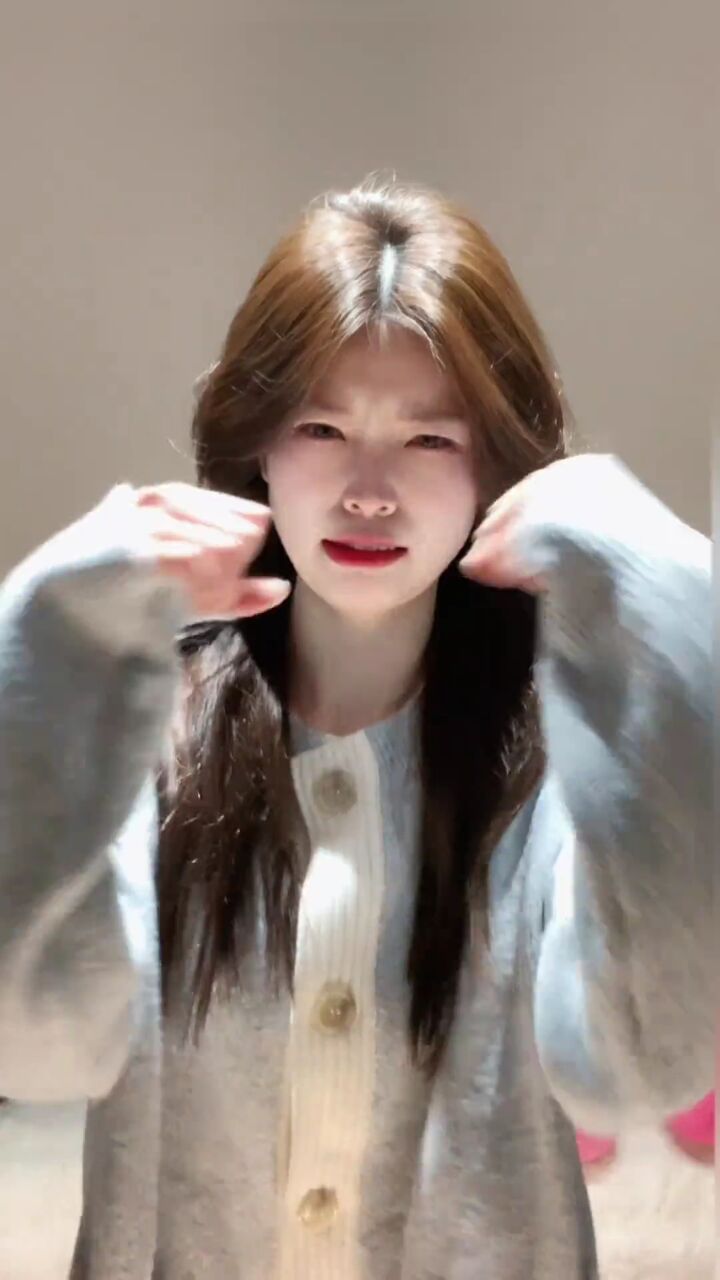 卖萌 #表演秀 #手势舞 #美女摇 #特效拍摄 #清纯妹子#甜妹