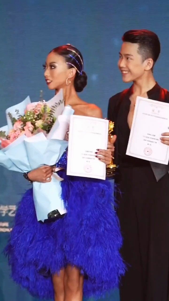 快乐起舞的墨茉组合,活力四射,熟悉的身影,两小只太让人上头了