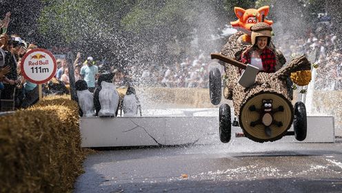 这是红牛赞助的最疯狂又最具创意的沙雕赛车，实在是太上头了！