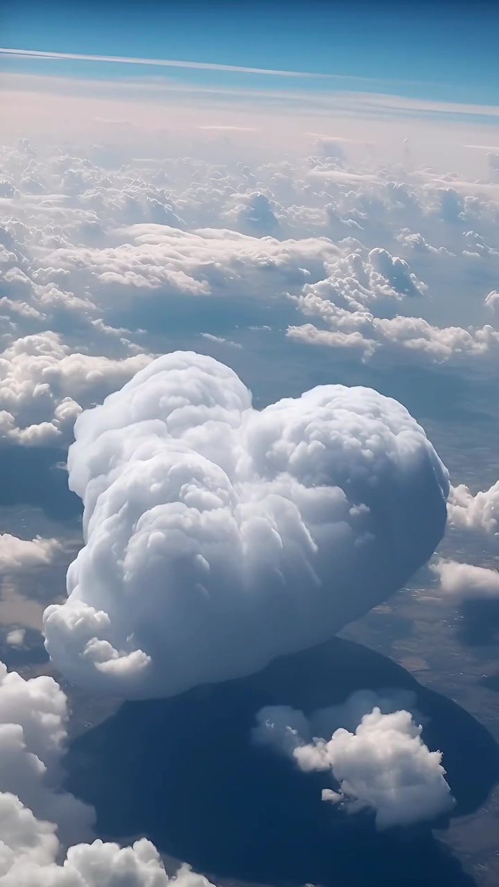 "浪漫的爱心云,一定要分享给喜欢的人看" #治愈系风景 #爱心云 #云层