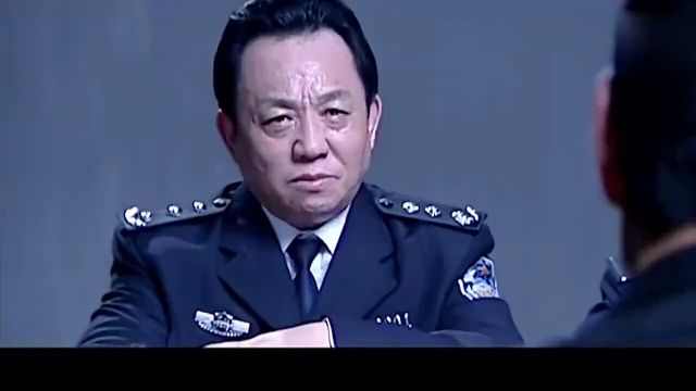 罪域:警察审问黑老大实情,一听自己账户钱被转移,当场傻眼