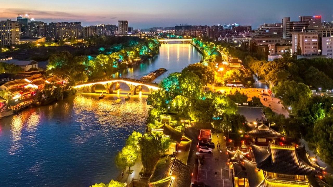 京杭大运河杭州景区,难得一见的夜景,大运河两岸风景美,文化特色浓厚
