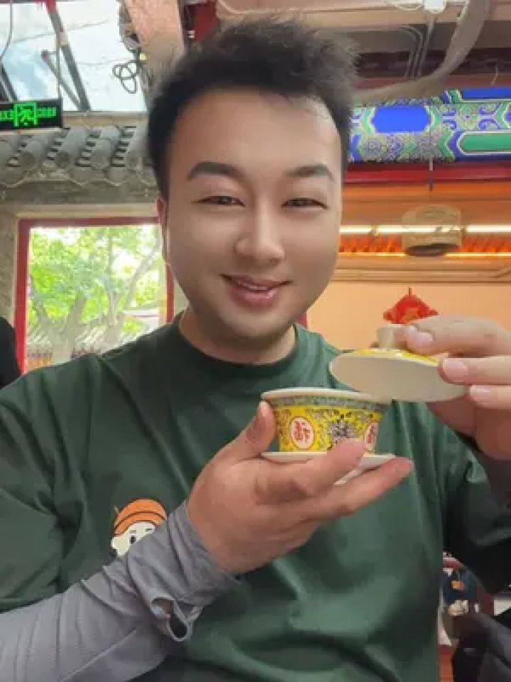 来喝茶,看到天桥艺人表演,真功夫!无君子不养艺人,必须赏!