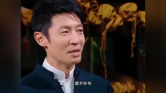 他是主持人撒贝宁,既能从容淡定把控全场,又能幽默诙谐调节气氛而在