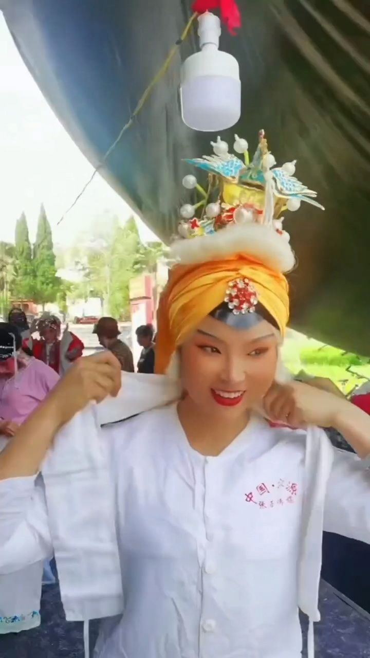 梨园春明星擂主卫青环学习演唱豫剧大戏五世请缨饰演剧中佘太君演出