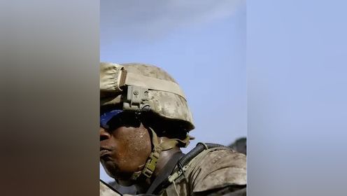 美军第一骑兵师被伊拉克武装分子围殴，10个人最后只剩下两个人 #电影解说 #锅盖头2