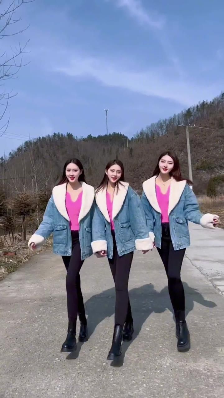 走 带你们迈向致富道路#美女 #三胞胎碧星梦