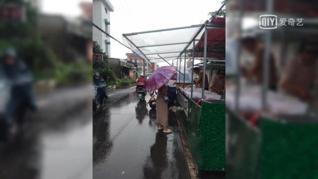 下雨天,风雨中的人们