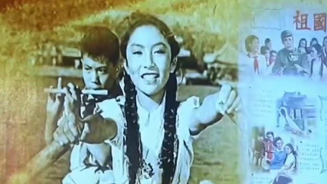 1955年,电影《祖国的花朵》在各地上映,张筠英成了小童星