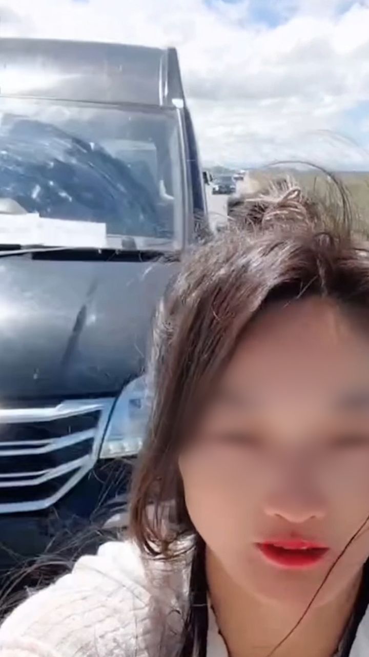 女主播直播徒步西藏时被小车撞倒,医院:头部受伤,暂无生命危险