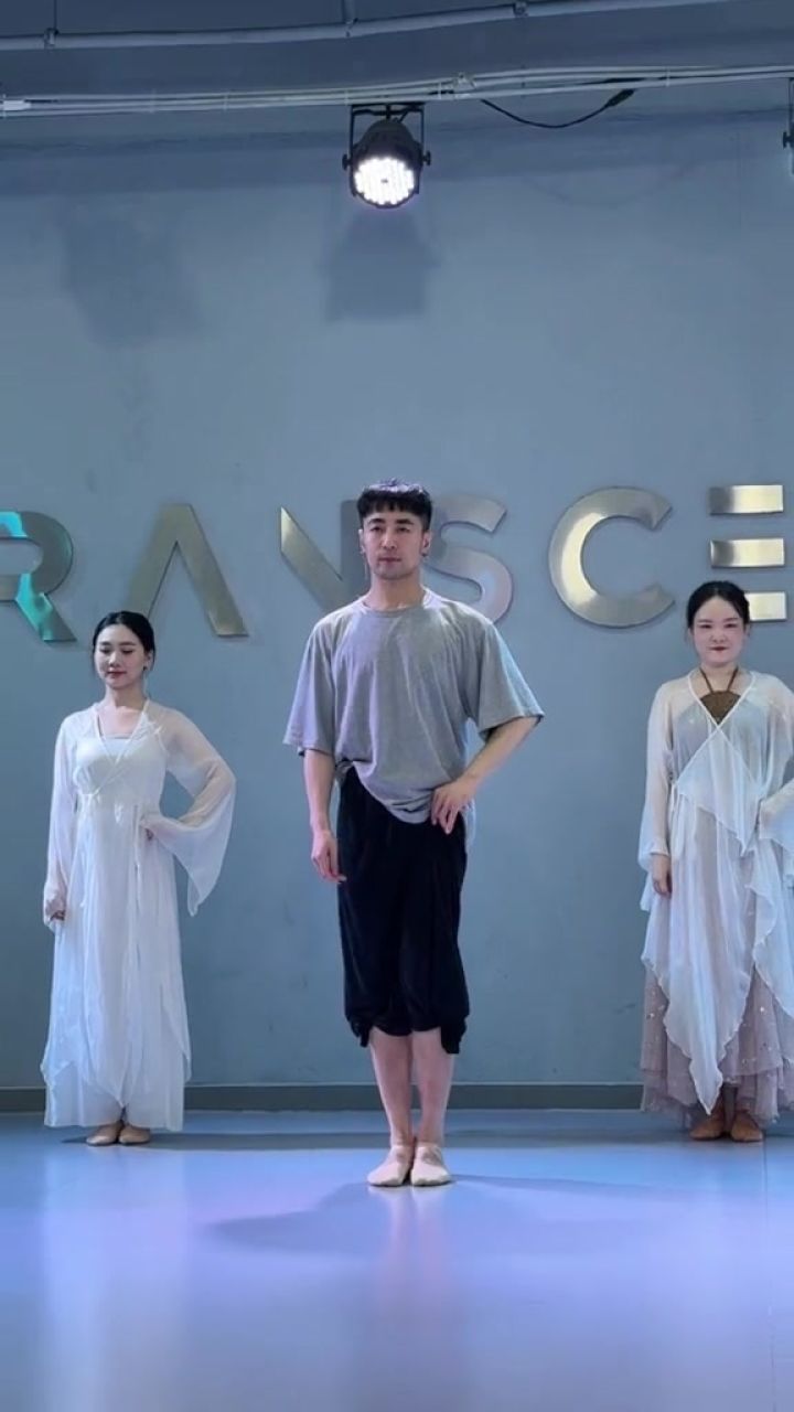 千年等一回～白娘子白老师上线#千年等一回#白小白编舞#全盛舞蹈工作