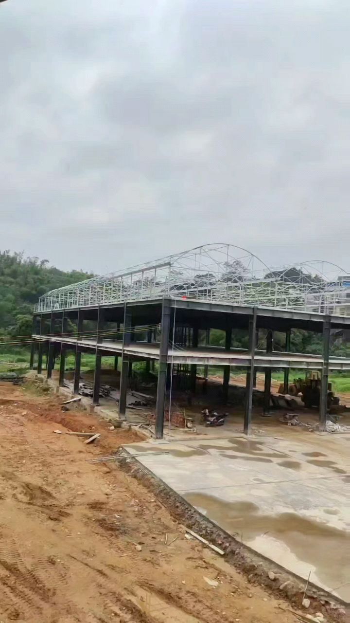 楼顶连栋大棚施工地