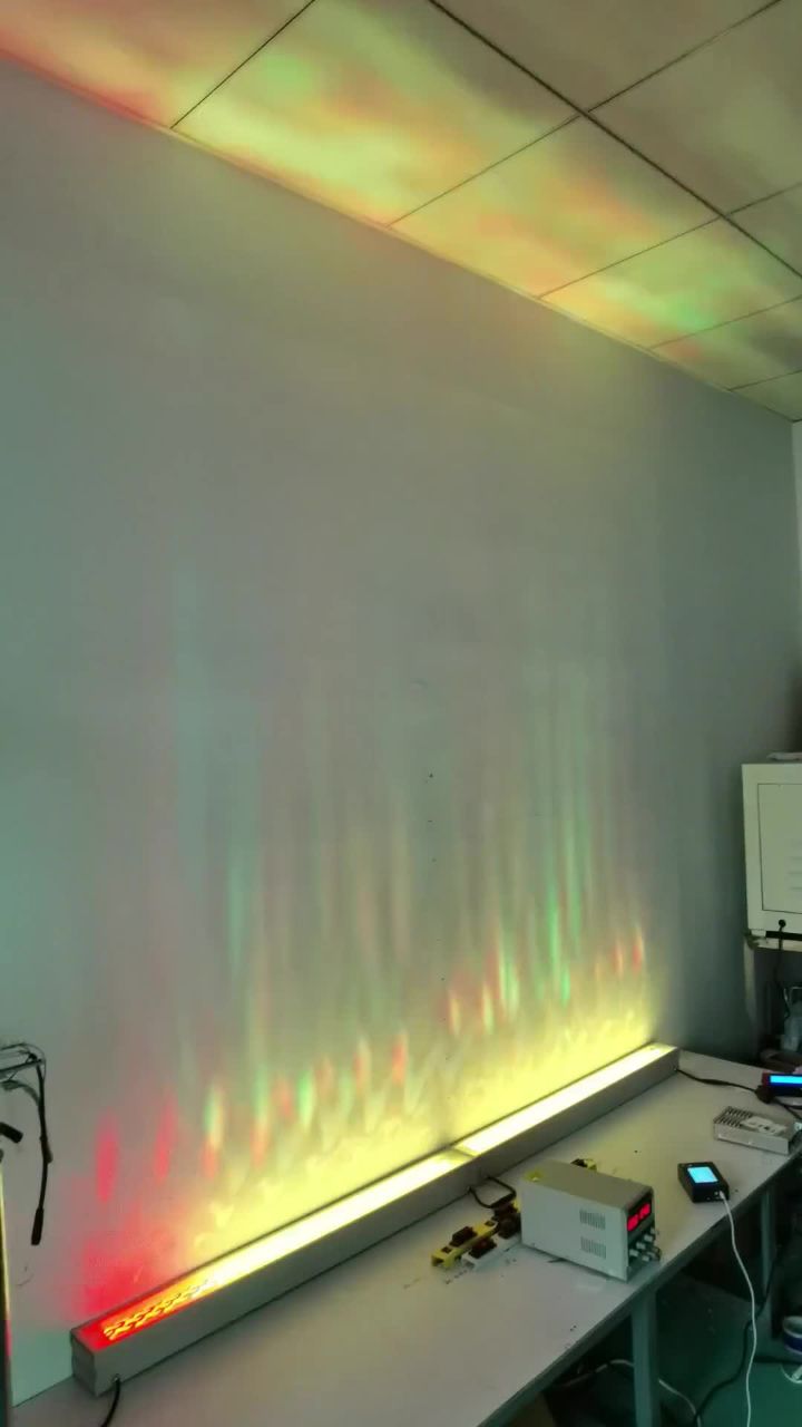 车间正在生产一款水纹洗墙灯