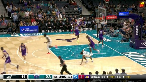 《NBA全场集锦》萨朗晃起防守大力击地 杰弗里斯转身对抗成功放进