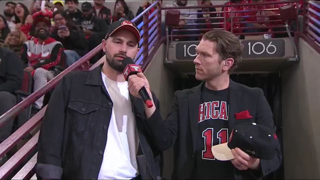 NBA附加赛：老鹰vs公牛第1节英文原声回放