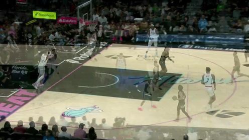 如入无人之境！米切尔1v3潇洒抛投 全场轰34分