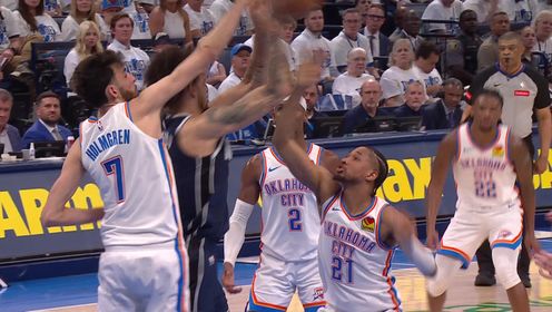 《TOP时刻》8日NBA最佳镜头 琼斯神兵天降单臂补扣肆虐篮筐