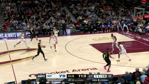 《NBA骑士》继续扩大领先！克雷格突破分球妙传韦德轻松扣篮得手