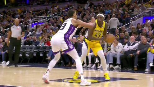 《NBA全场集锦》NBA常规赛：国王vs步行者第2节英文原声回放