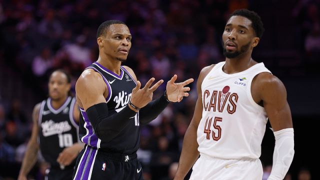 骑士132-126国王 米切尔25分携手哈登23+8客场取胜